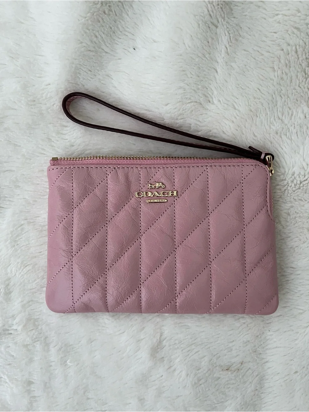 NWT Coach Pink Quilted Glazed Leather Wristlet Clutch with Gold Logo - Picture 2 of 9